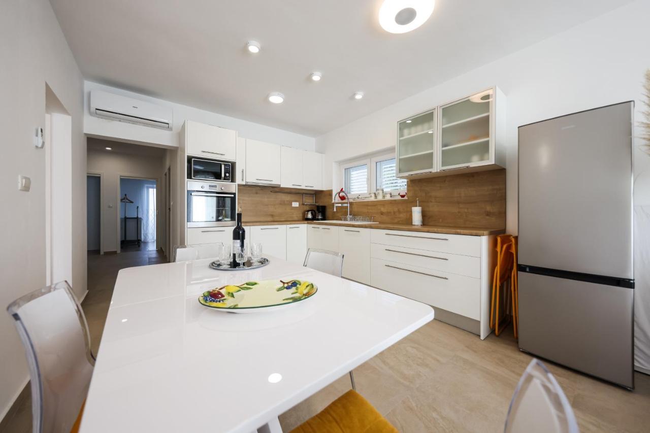 Apartment Puntamika Villa De Rosa - Ground Floor زادار المظهر الخارجي الصورة