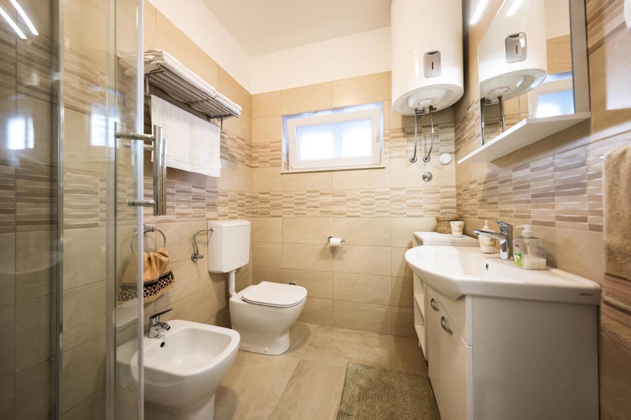 Apartment Puntamika Villa De Rosa - Ground Floor زادار المظهر الخارجي الصورة