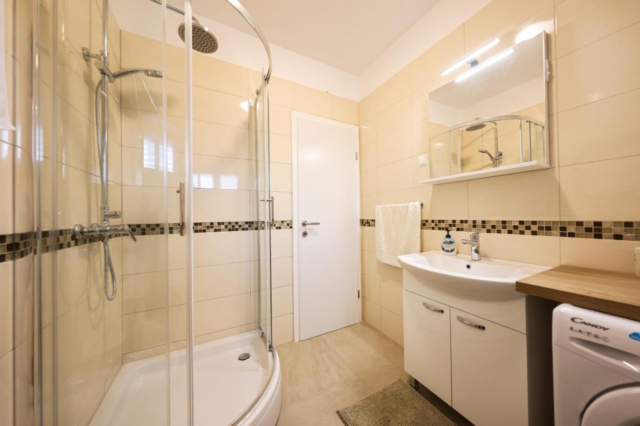Apartment Puntamika Villa De Rosa - Ground Floor زادار المظهر الخارجي الصورة