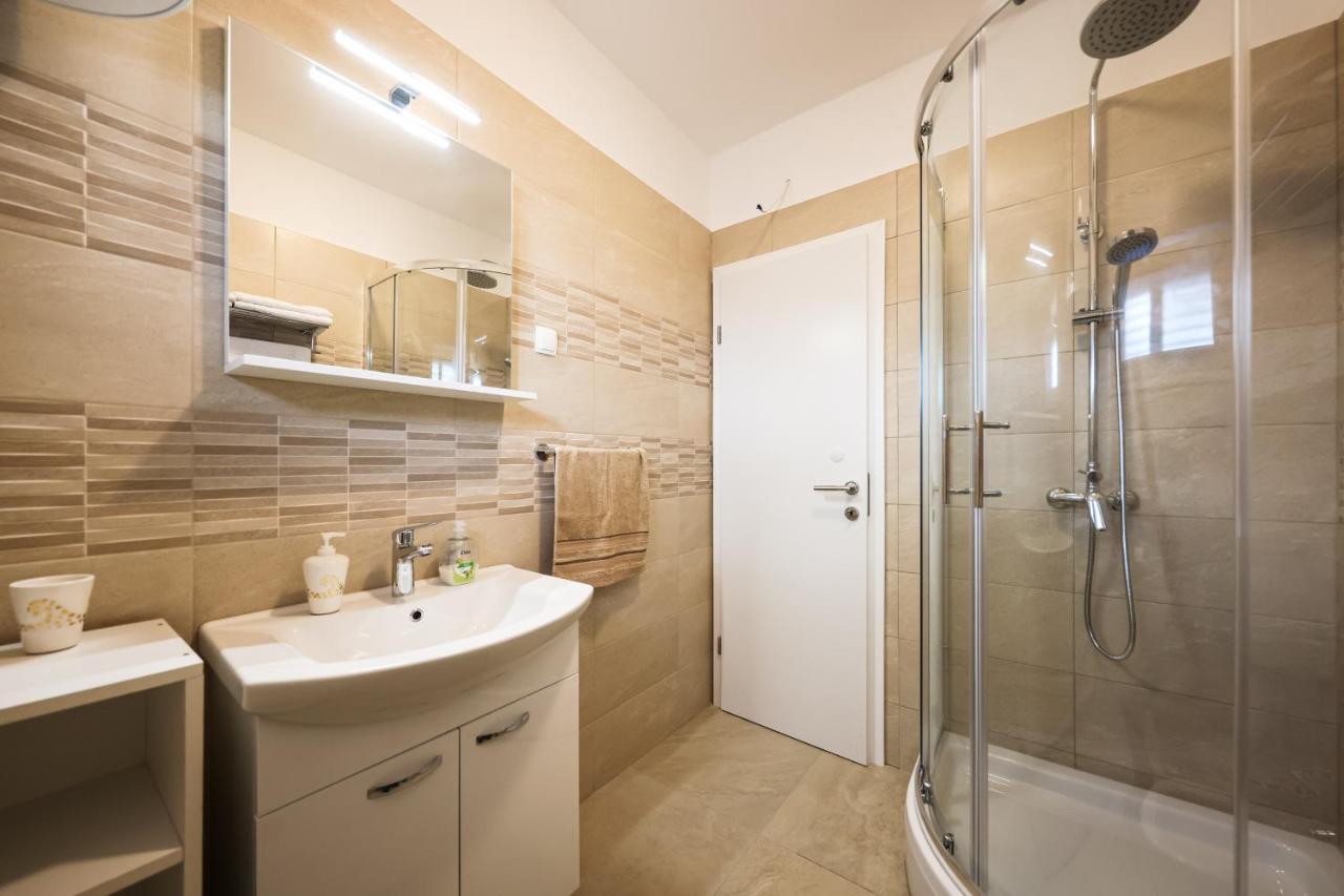 Apartment Puntamika Villa De Rosa - Ground Floor زادار المظهر الخارجي الصورة
