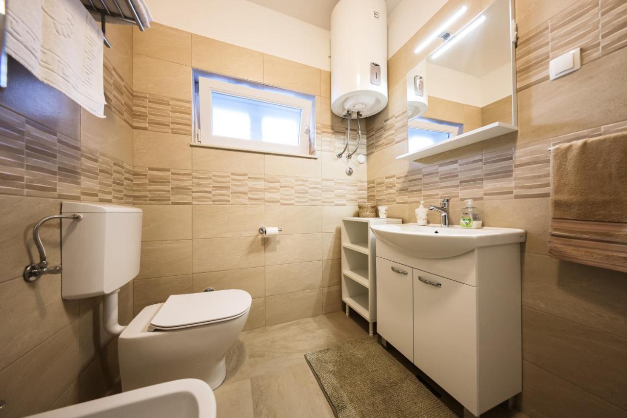 Apartment Puntamika Villa De Rosa - Ground Floor زادار المظهر الخارجي الصورة