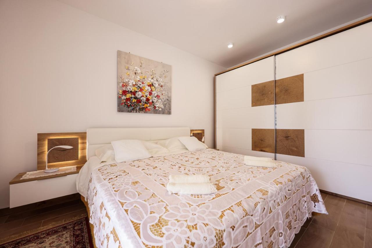 Apartment Puntamika Villa De Rosa - Ground Floor زادار المظهر الخارجي الصورة